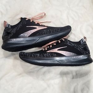 Brooks Levitate Size 10